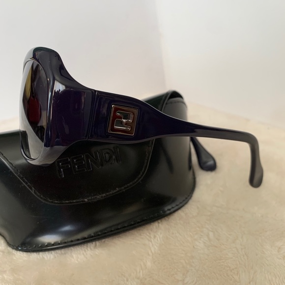 Fendi sunglasses - Picture 2 of 11